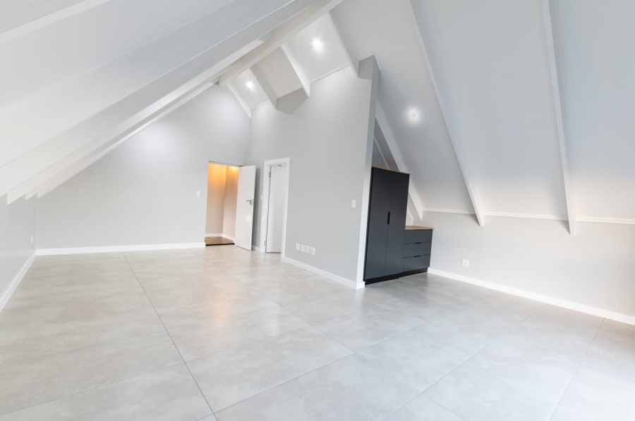 To Let 3 Bedroom Property for Rent in Outeniquasbosch Western Cape